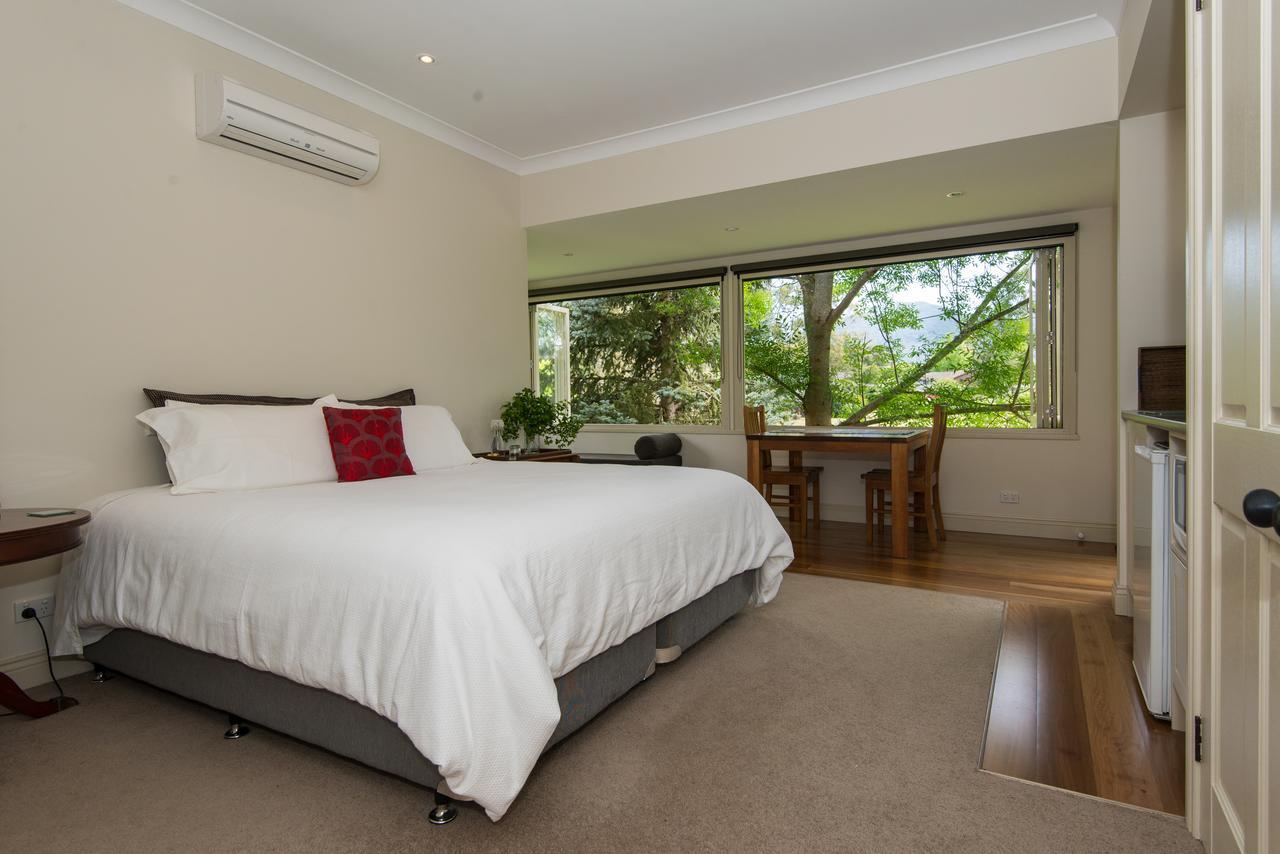 Hollyhock Bed & Breakfast Macedon Bagian luar foto