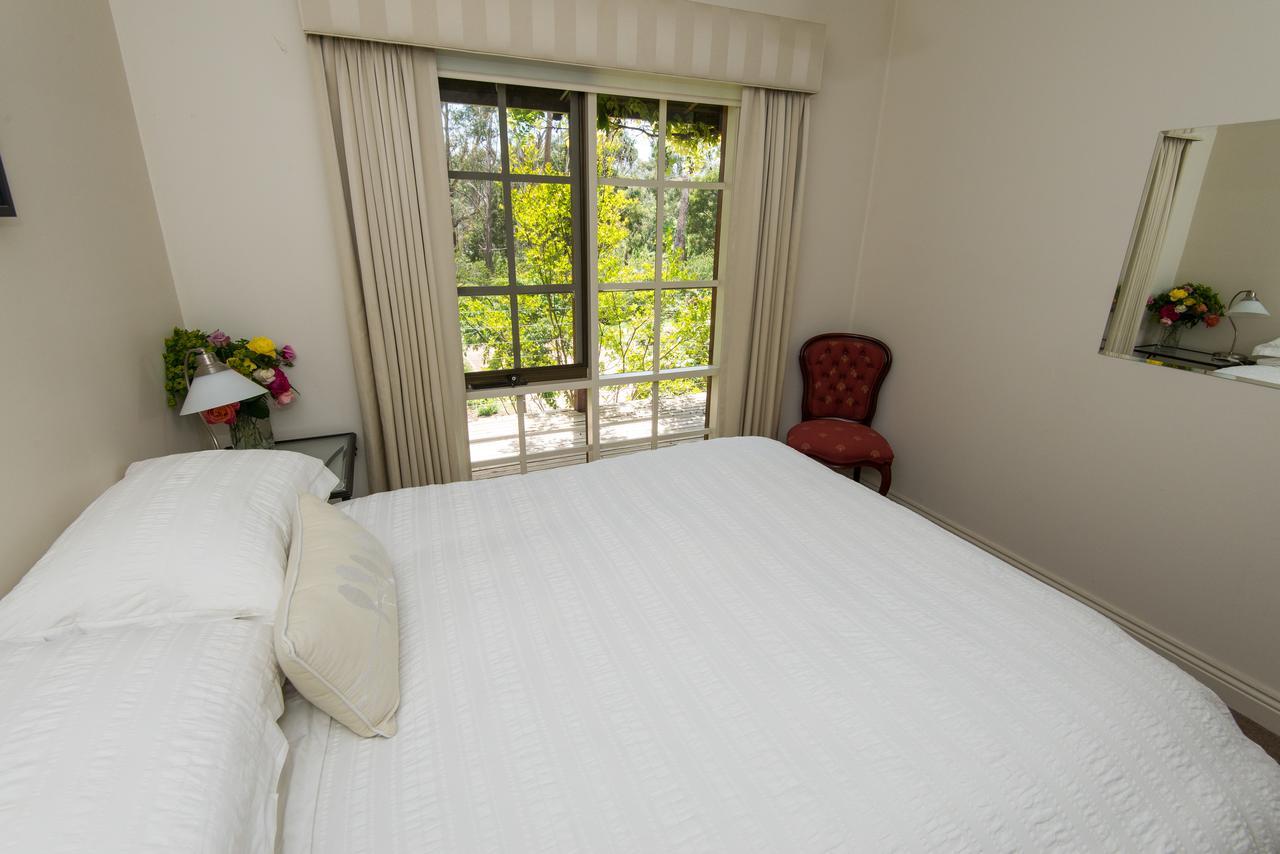 Hollyhock Bed & Breakfast Macedon Bagian luar foto