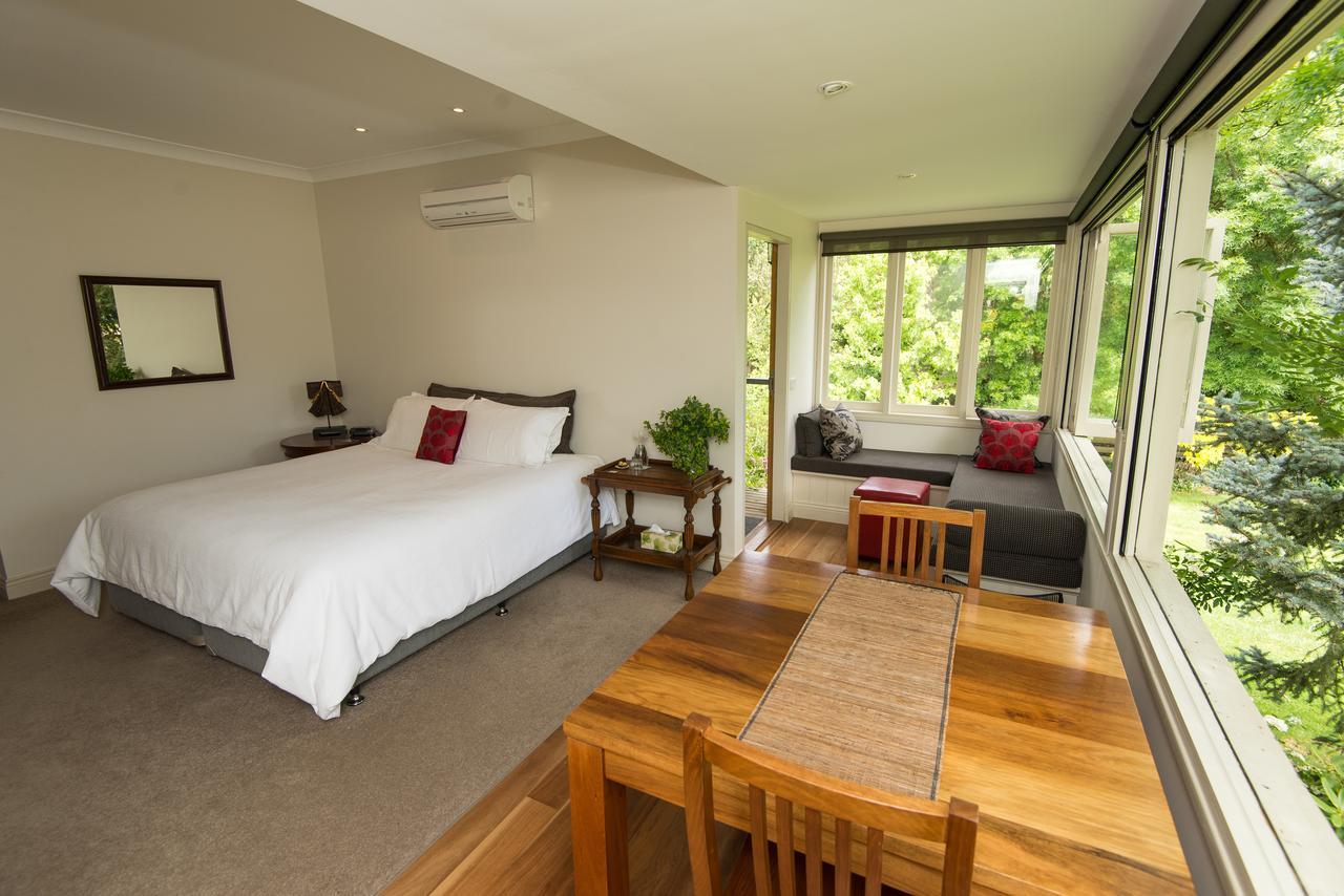 Hollyhock Bed & Breakfast Macedon Bagian luar foto